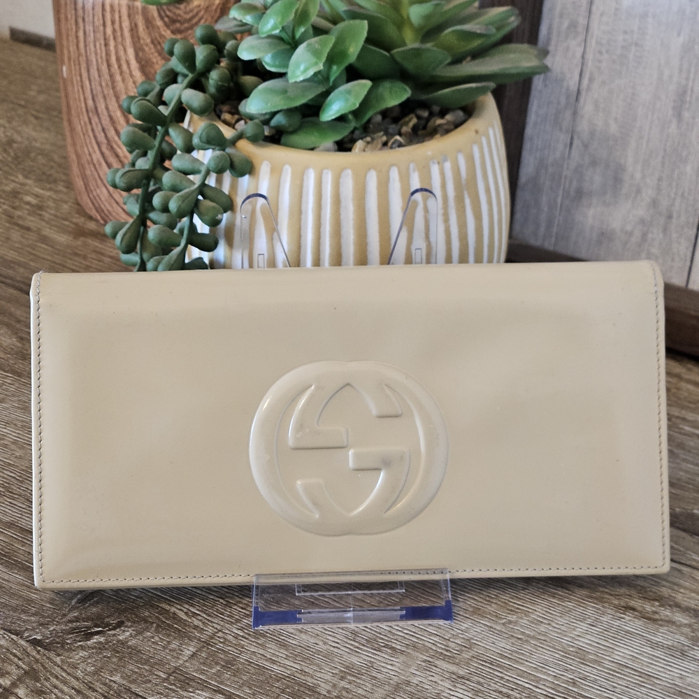 Gucci Interlocking G Patent Leather Long Bifold Ivory